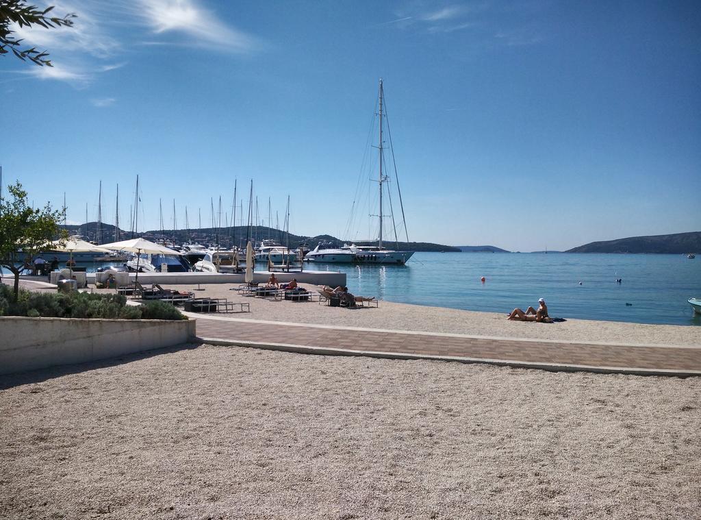 Apartments Gina Trogir Exterior foto