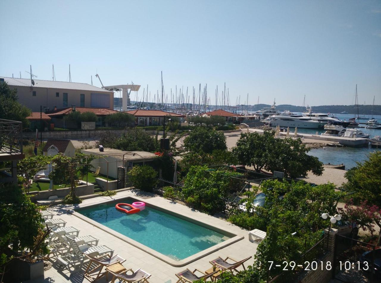 Apartments Gina Trogir Exterior foto